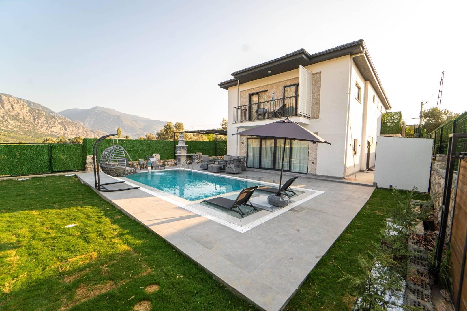 Muğla Seydikemer'de Modern Tasarımlı, Özel Havuzlu, Bahçeli Villa-43669