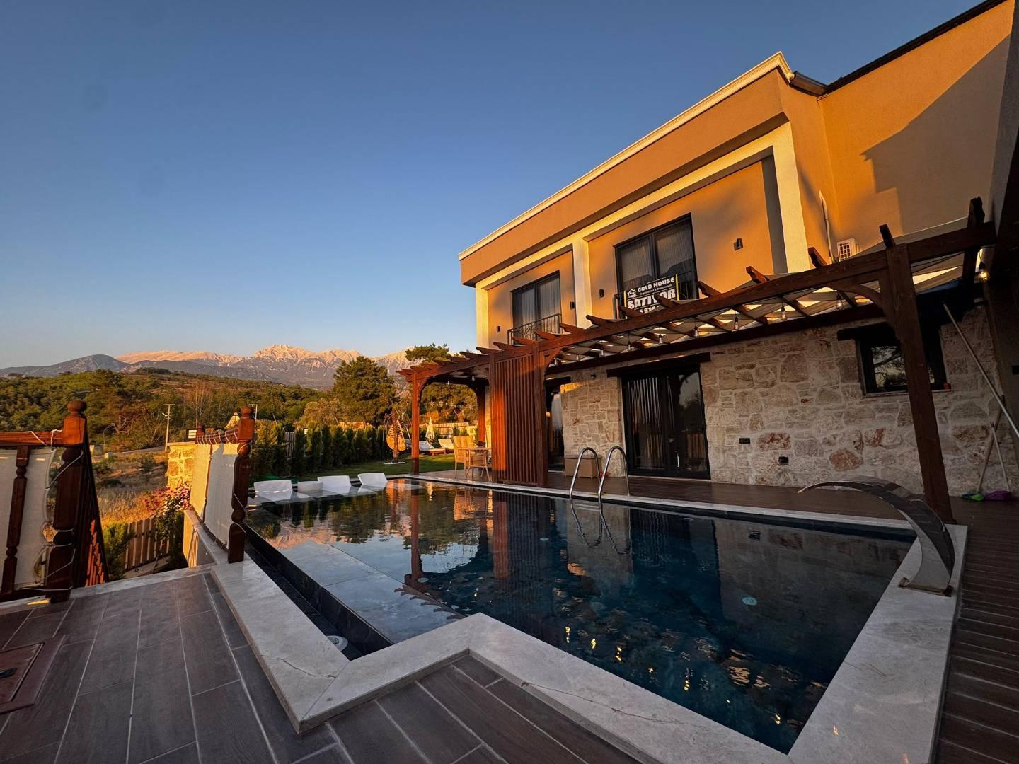 Muğla Seydikemer'de Modern Tasarımlı, Özel Havuzlu Lüks Villa-43425