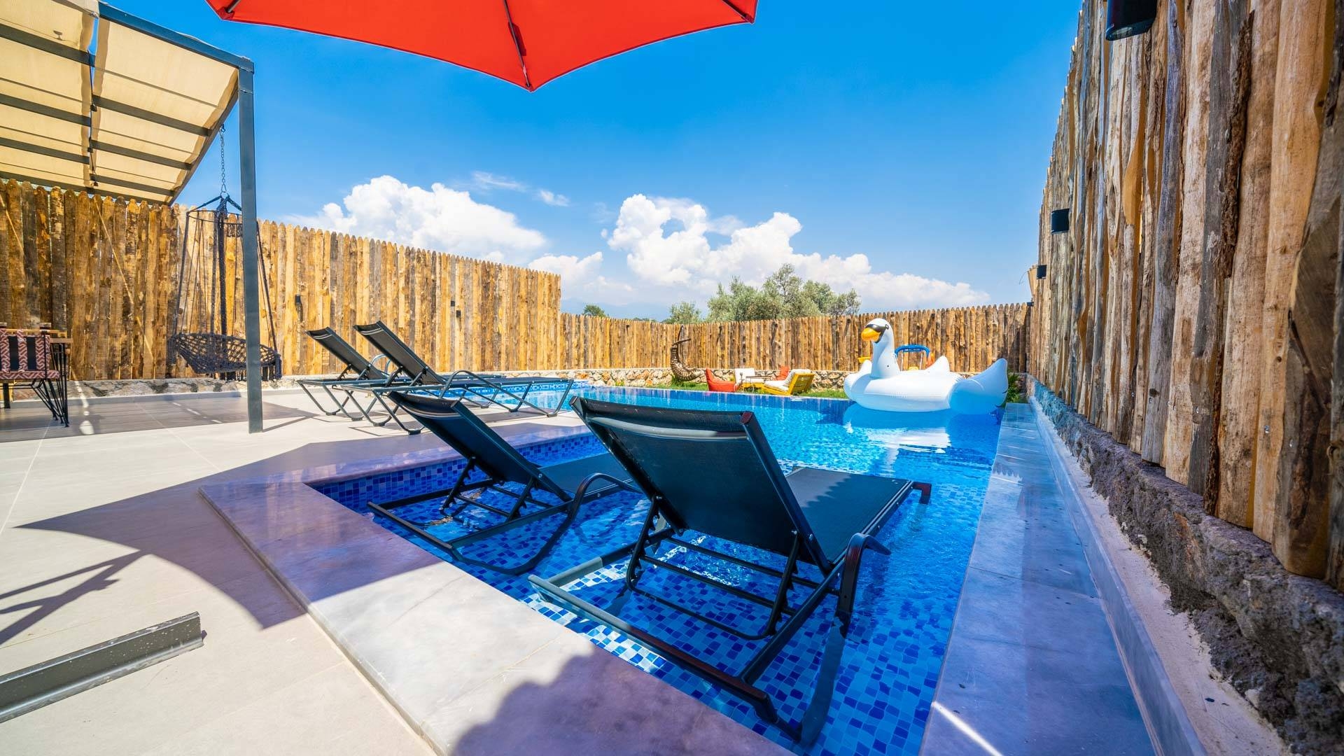 Muğla Seydikemer'de Yeşillikler İçerisinde, Özel Havuzlu, Modern Villa