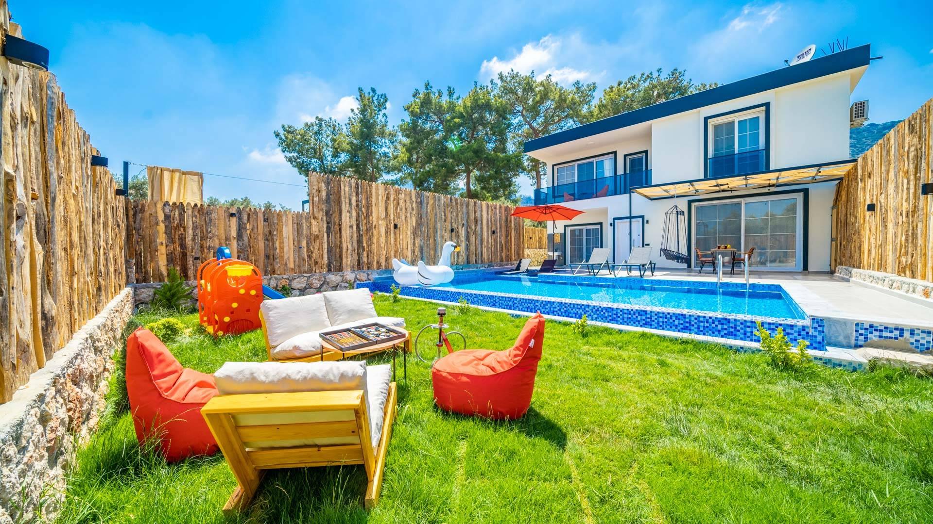 Muğla Seydikemer'de Yeşillikler İçerisinde, Özel Havuzlu, Modern Villa-42059