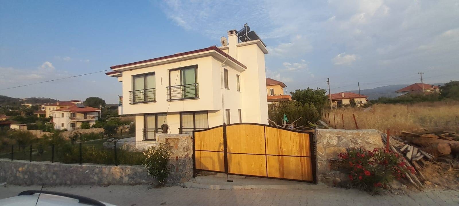 Muğla Ula'da Sakin Konumda, Huzurlu, Geniş Bahçeli Tatil Evi