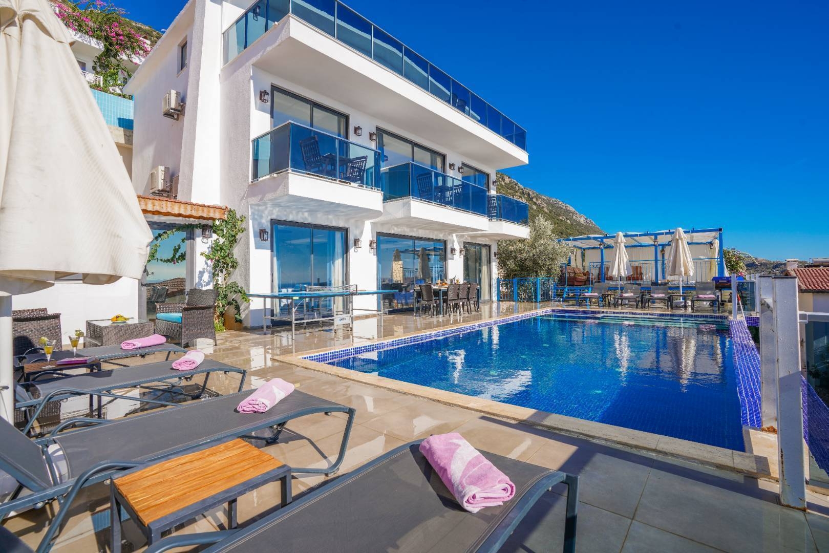 Kalkan Kördere'de Muhteşem Deniz Manzaralı, Özel Havuzlu, Lüks Villa