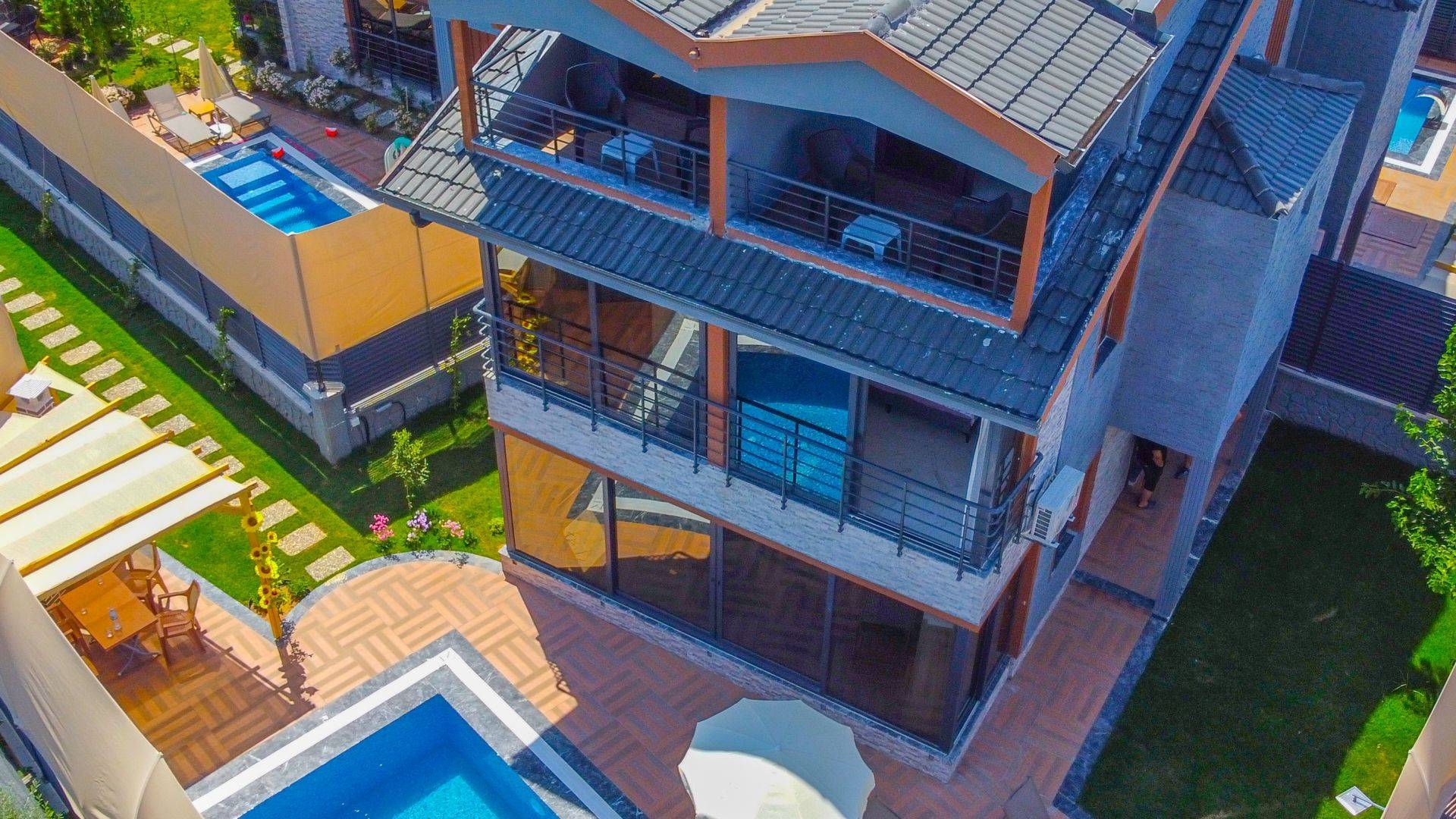Fethiye Çamköy'de Geniş Ailelere Uygun, Özel Havuzlu, Şık Villa
