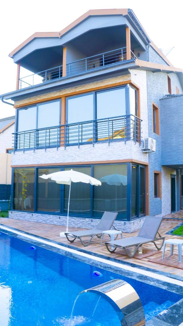 Fethiye Çamköy'de Geniş Ailelere Uygun, Özel Havuzlu, Şık Villa
