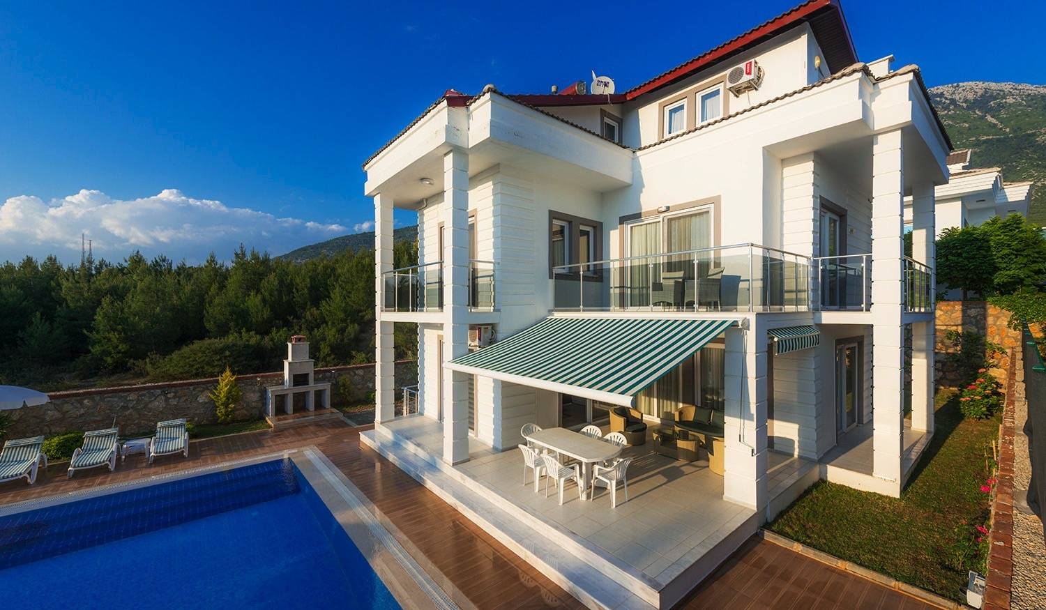 Fethiye Ölüdeniz'de Kalabalık Ailelere Uygun, Özel Havuzlu, Şık Villa