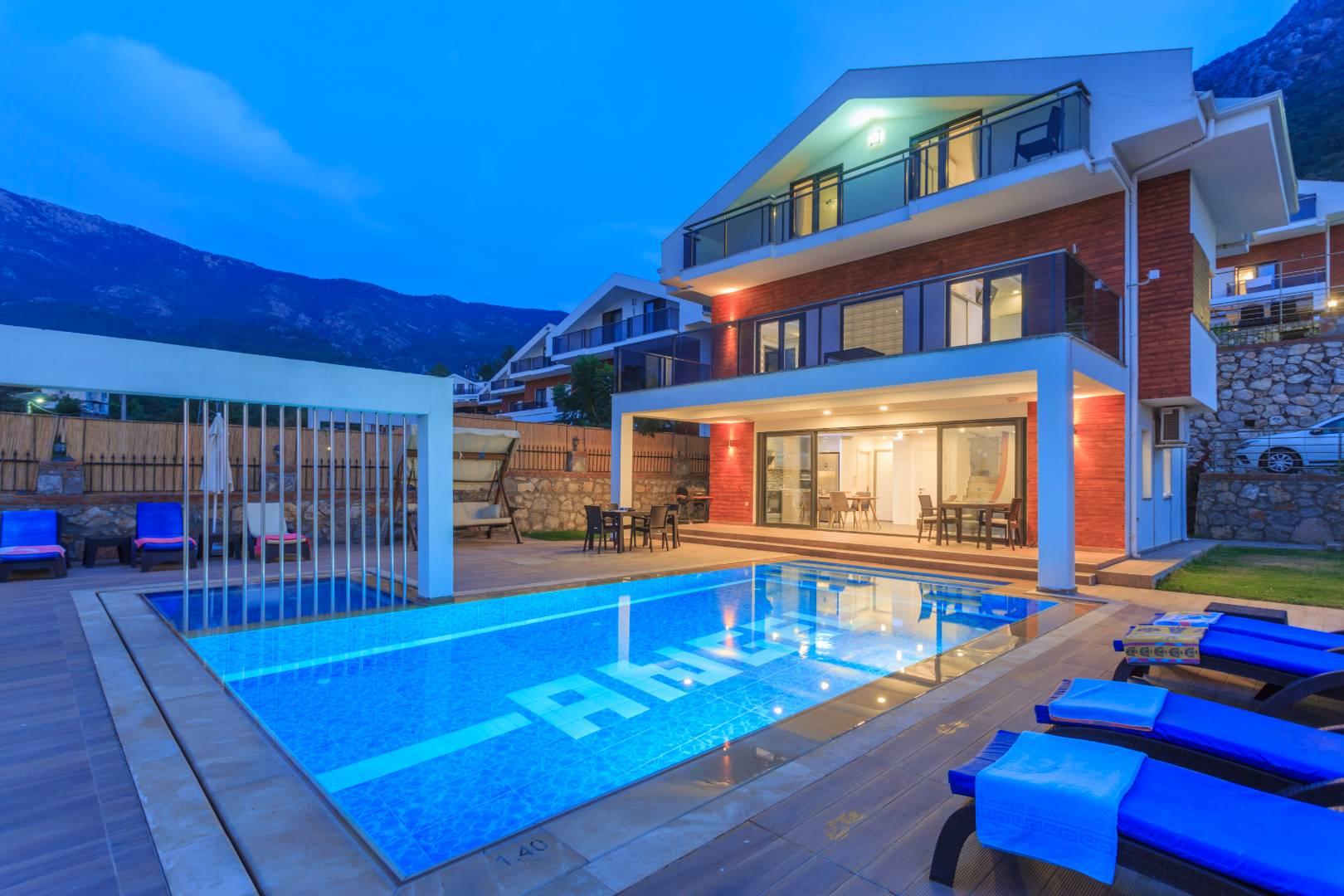 Fethiye Ölüdeniz'de Yeşillikler İçerisinde, Özel Havuzlu, Ferah Villa-41503