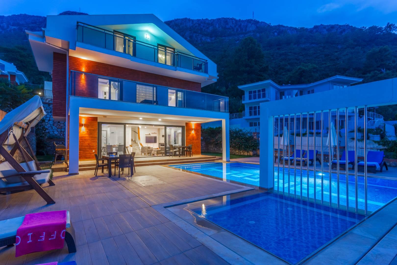 Fethiye Ölüdeniz'de Yeşillikler İçerisinde, Özel Havuzlu, Ferah Villa-41503