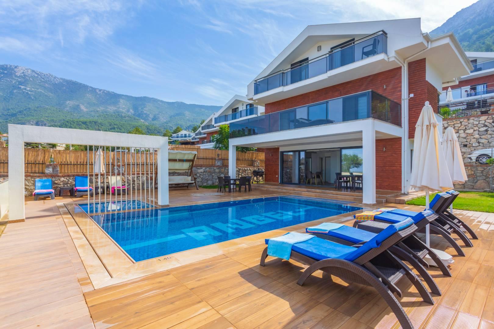 Fethiye Ölüdeniz'de Yeşillikler İçerisinde, Özel Havuzlu, Ferah Villa-41503