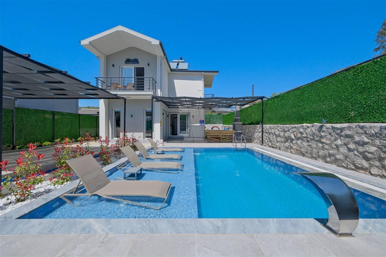 Fethiye Ölüdeniz'de Merkeze Yakın, Özel Havuzlu, 2+1 Şık Villa-43965