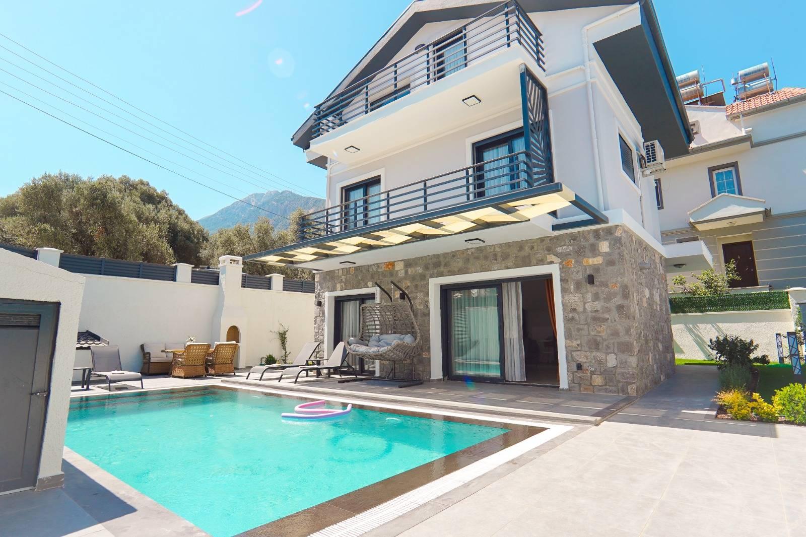 Fethiye Ölüdeniz'de Modern Tasarımlı, Özel Havuzlu, Bahçeli Villa-41630