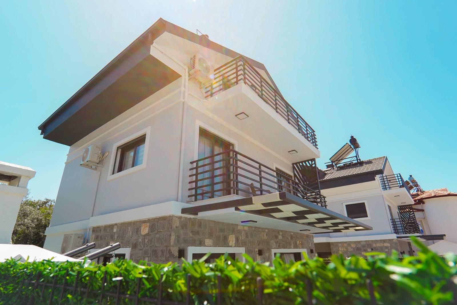 Fethiye Ölüdeniz'de Modern Tasarımlı, Özel Havuzlu, Bahçeli Villa-41630