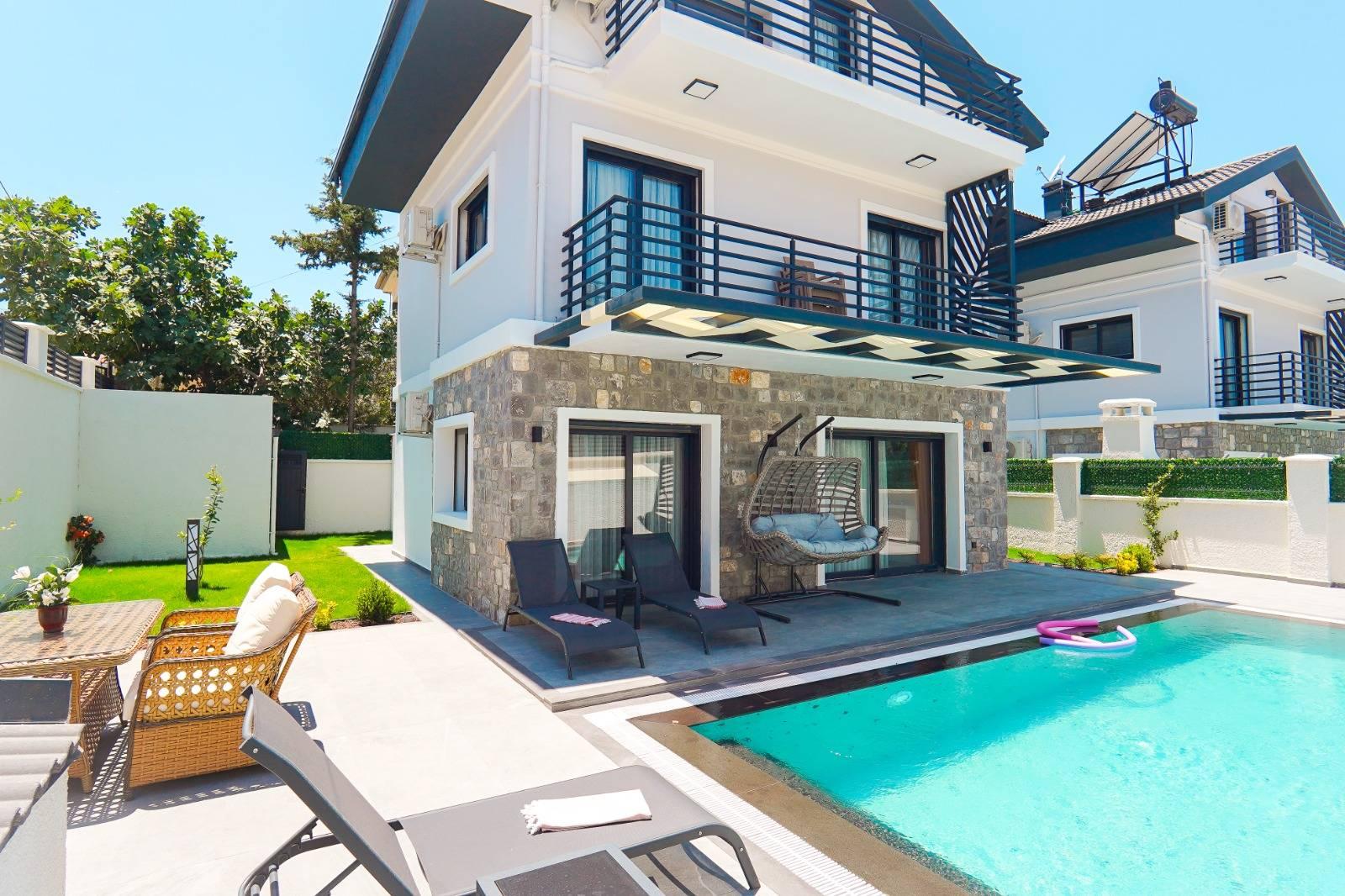 Fethiye Ölüdeniz'de Doğa ile Bütünleşen, Özel Havuzlu, Şık Villa-41632