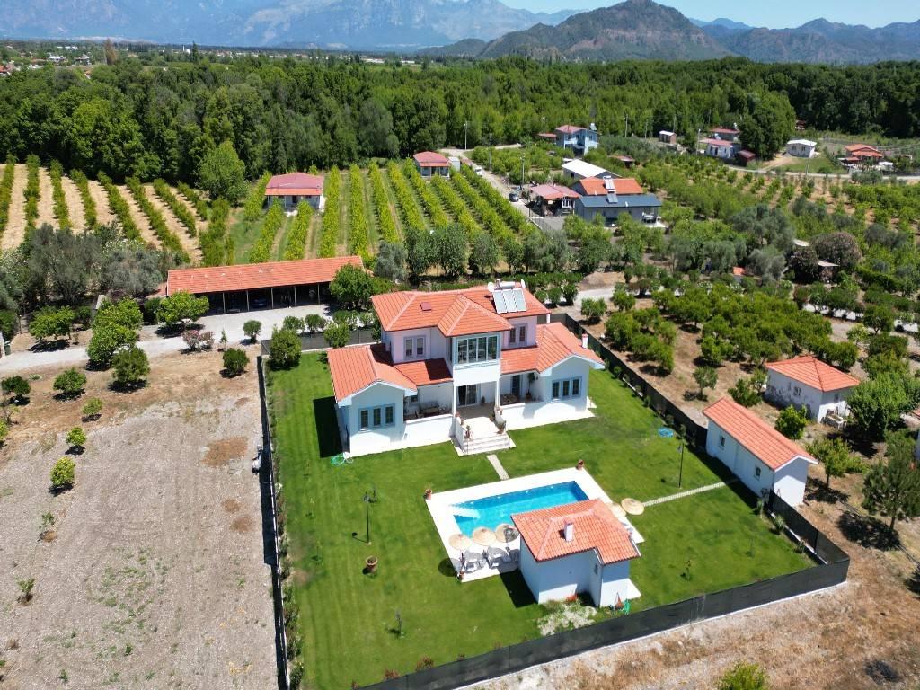Ortaca Dalyan'da Geniş Bahçe İçerisinde, Özel Havuzlu, 4+1 Villa-36380