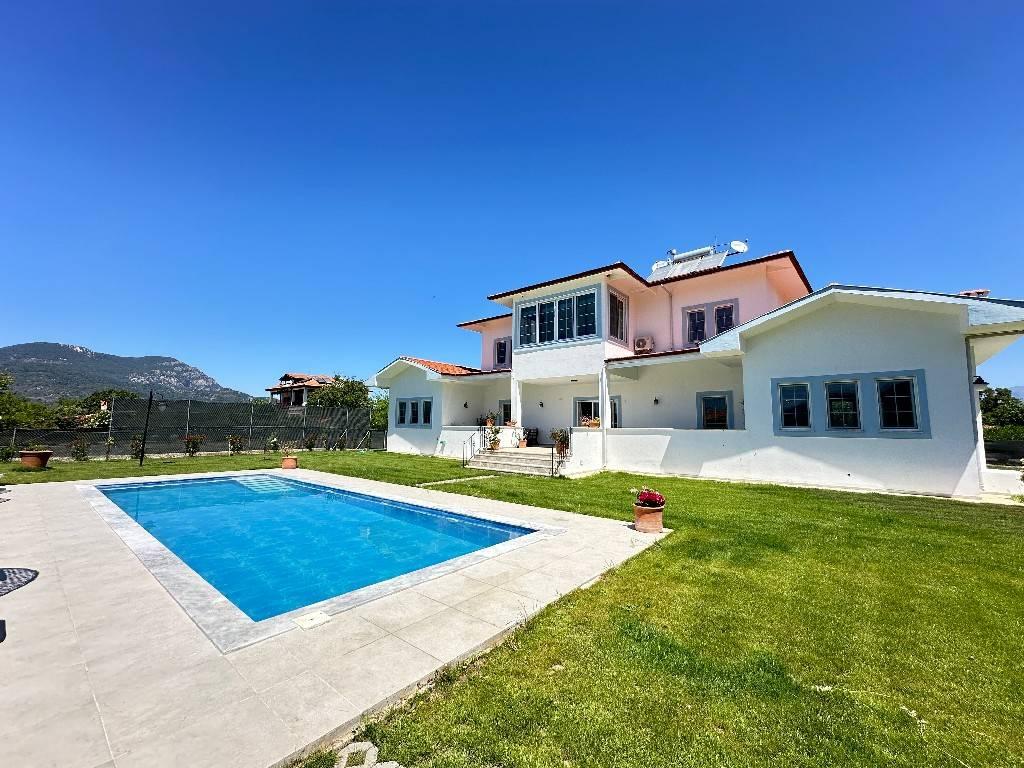 Ortaca Dalyan'da Geniş Bahçe İçerisinde, Özel Havuzlu, 4+1 Villa-36380
