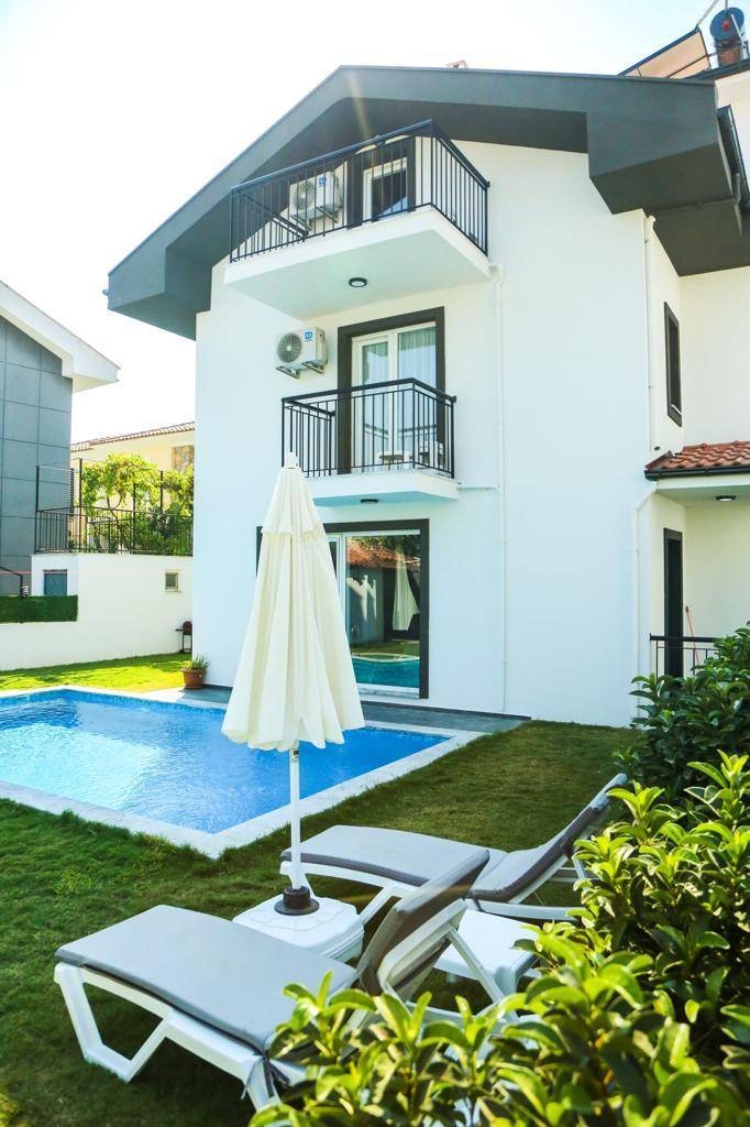 Ortaca Dalyan'da Geniş Bahçeli, Özel Havuzlu, Modern Tasarımlı Villa