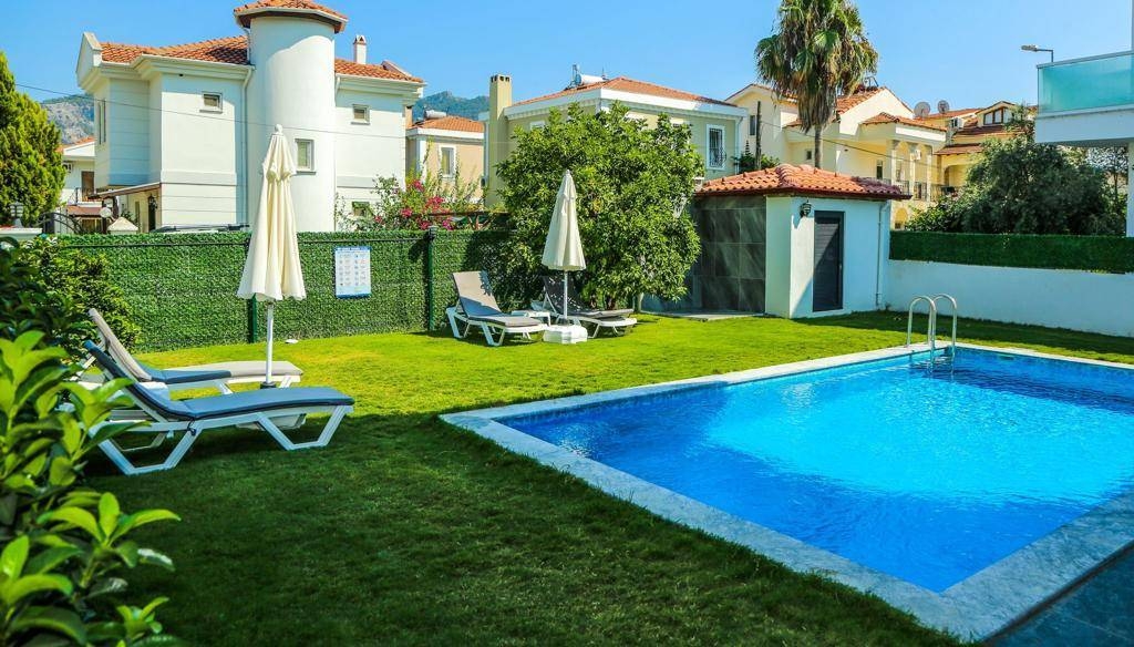 Ortaca Dalyan'da Geniş Bahçeli, Özel Havuzlu, Modern Tasarımlı Villa