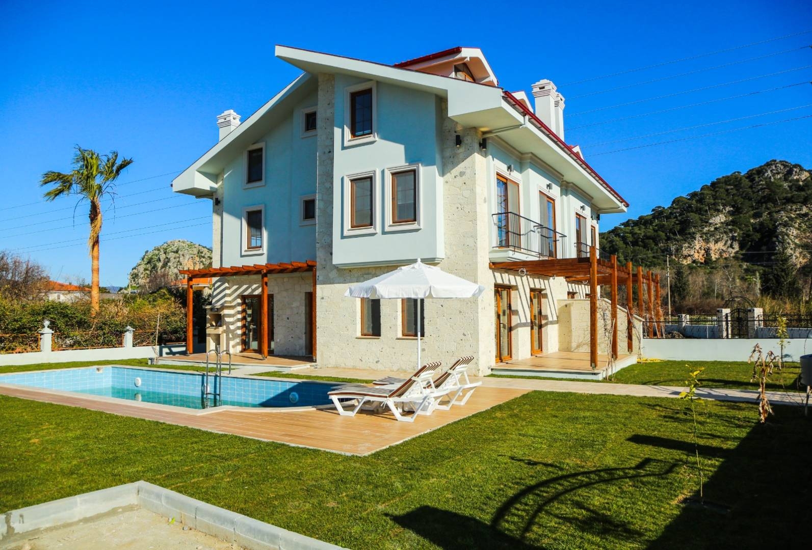Ortaca Dalyan'da Sakin Konumda, Özel Havuzlu, Modern Villa