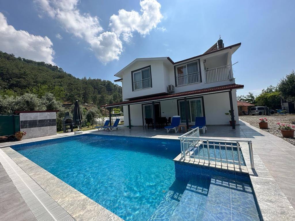 Ortaca Gökbel'de Geniş Alanlara Sahip, Özel Havuzlu, 5+1 Villa