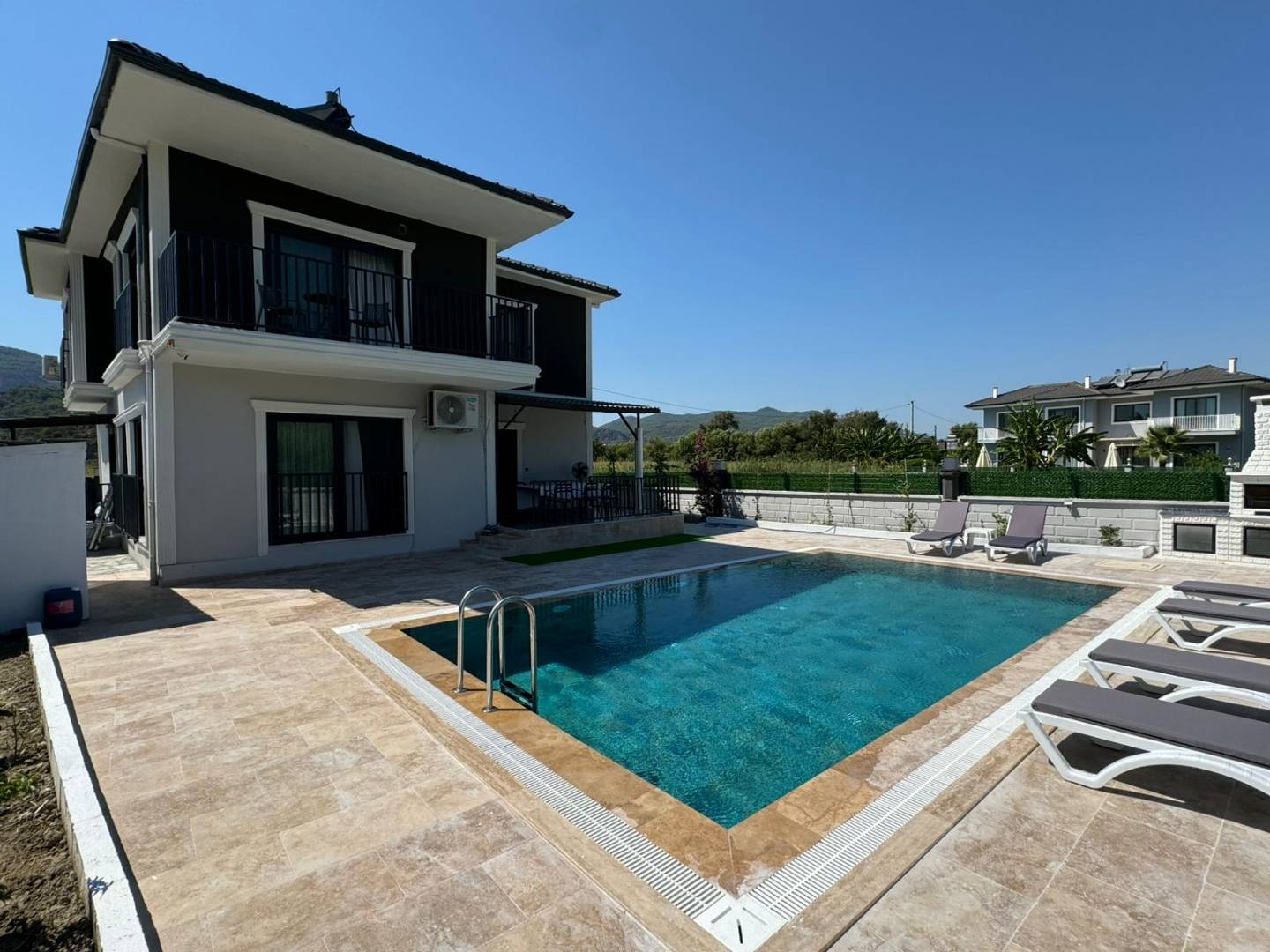 Ortaca Güzelyurt'ta Sakin Konumda, Özel Havuzlu, Lüks Villa