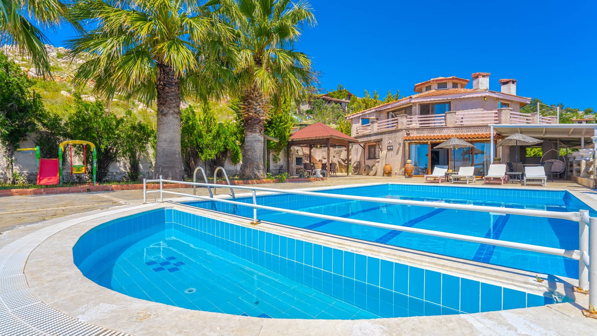 Kaş İslamlar'da Göz Alıcı Manzaralı, Özel Havuzlu, 3+1 Villa