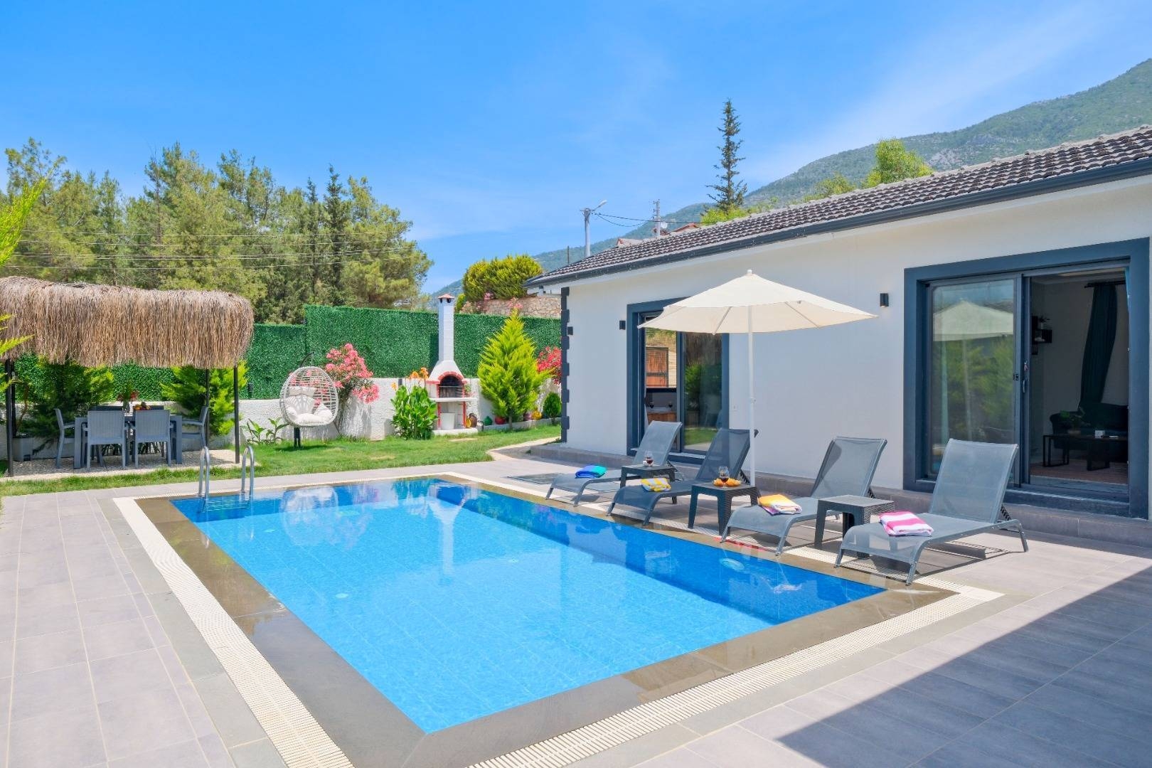 Fethiye Ölüdeniz'de Sakin Konumda, Özel Havuzlu, Şık Villa