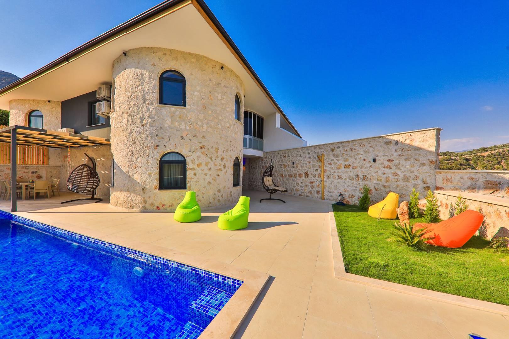 Muğla Seydikemer'de Taş Mimarili, Özel Havuzlu, Saunalı, Kiralık Villa-35186