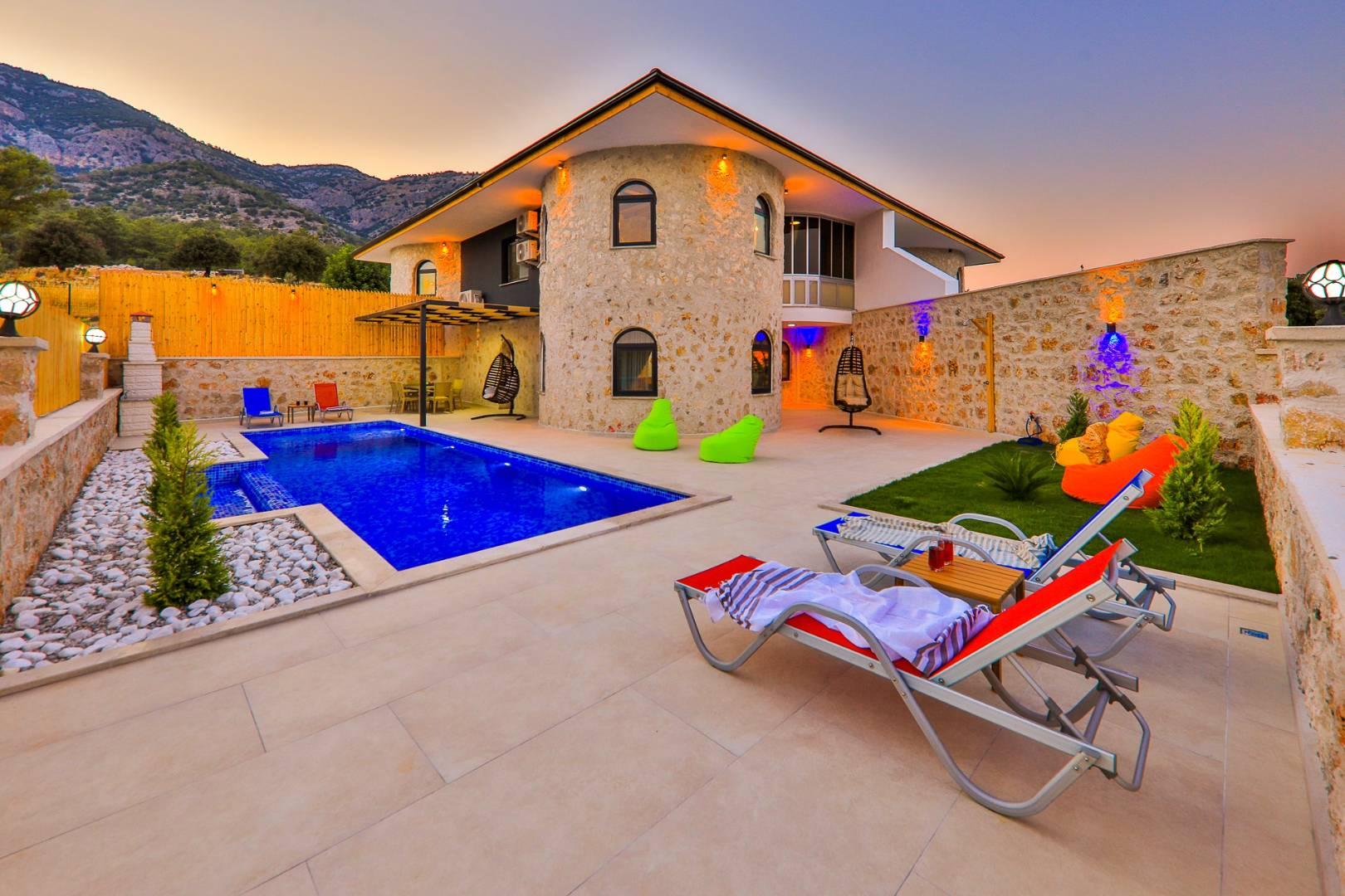 Muğla Seydikemer'de Taş Mimarili, Özel Havuzlu, Saunalı, Kiralık Villa-35186