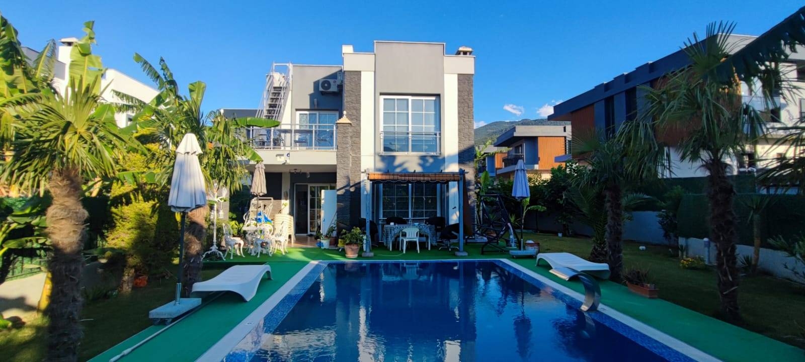 Kuşadası Güzelçamlı'da Özel Havuzlu, Özel Bahçeli, Dubleks Villa