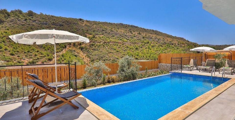 Kaş Gelemiş'te Geniş Bahçe İçerisinde, Özel Havuzlu, Konforlu Villa