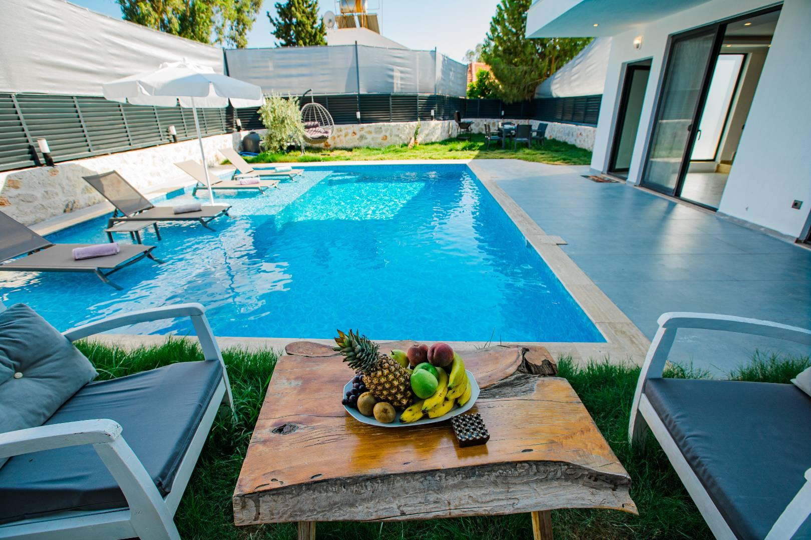 Kaş Gelemiş'te Merkezi Konumda, Özel Havuzlu, Jakuzili Villa-40456