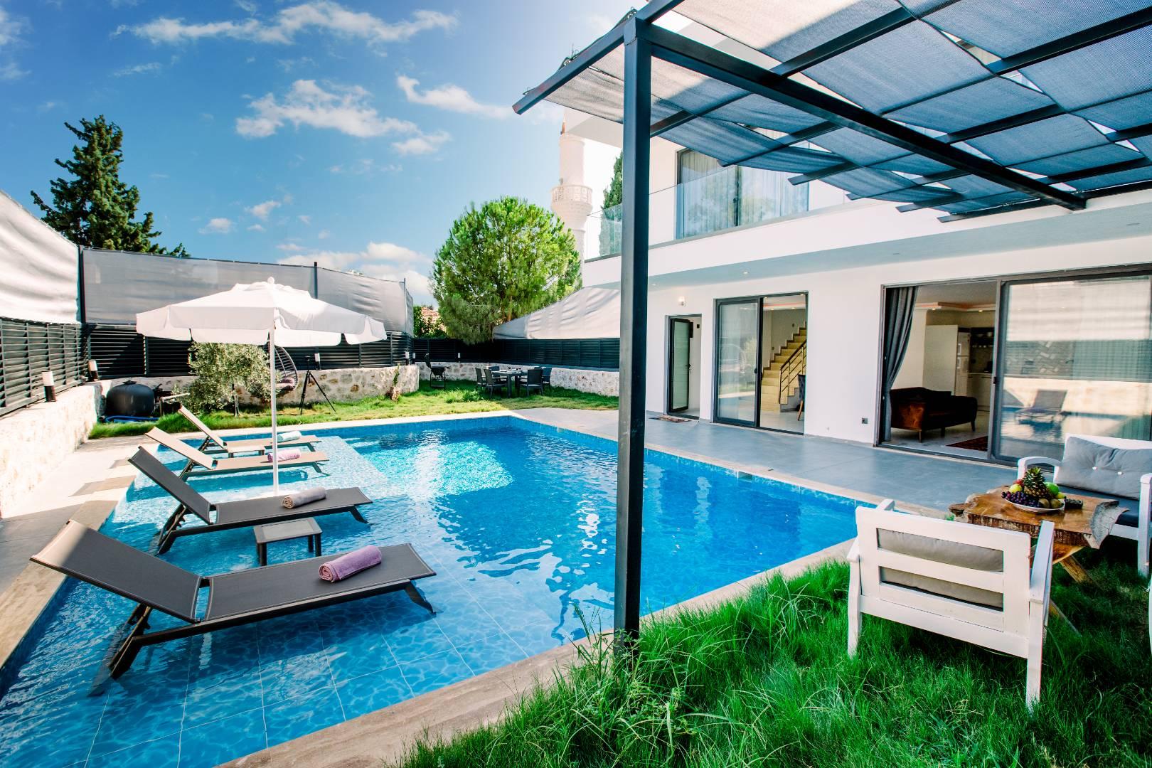 Kaş Gelemiş'te Merkezi Konumda, Özel Havuzlu, Jakuzili Villa-40456