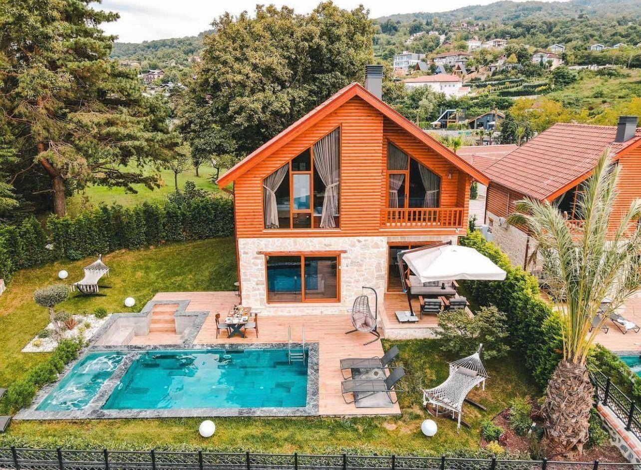 Sakarya Sapanca'da Doğa Manzaralı, Isıtmalı Havuzlu, Şık Villa