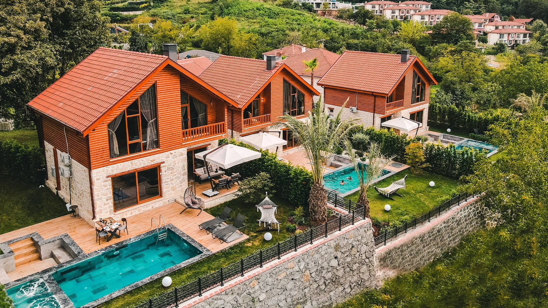 Sakarya Sapanca'da Doğa Manzaralı, Isıtmalı Havuzlu, Şık Villa