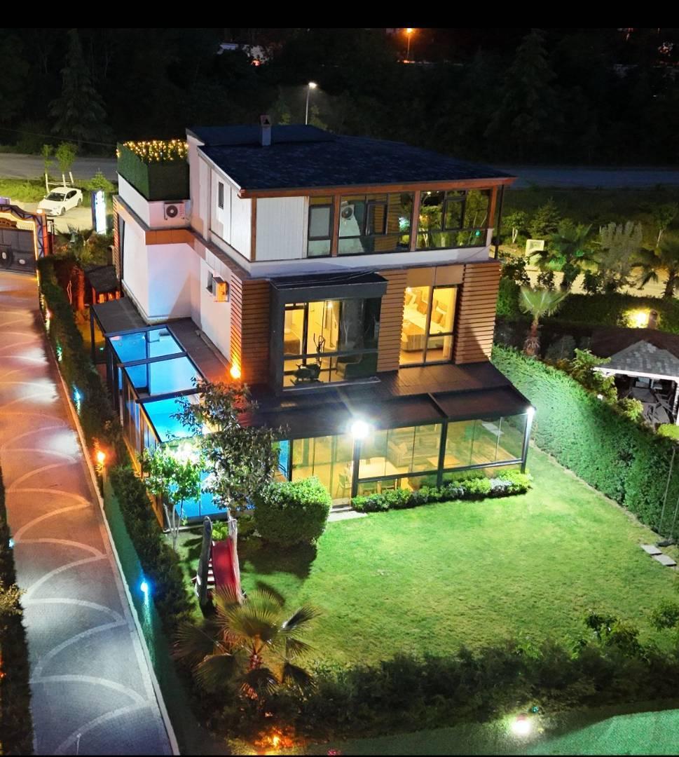Sakarya Sapanca'da Doğa Manzaralı, Kapalı Isıtmalı Havuzlu, Şık Villa-23799