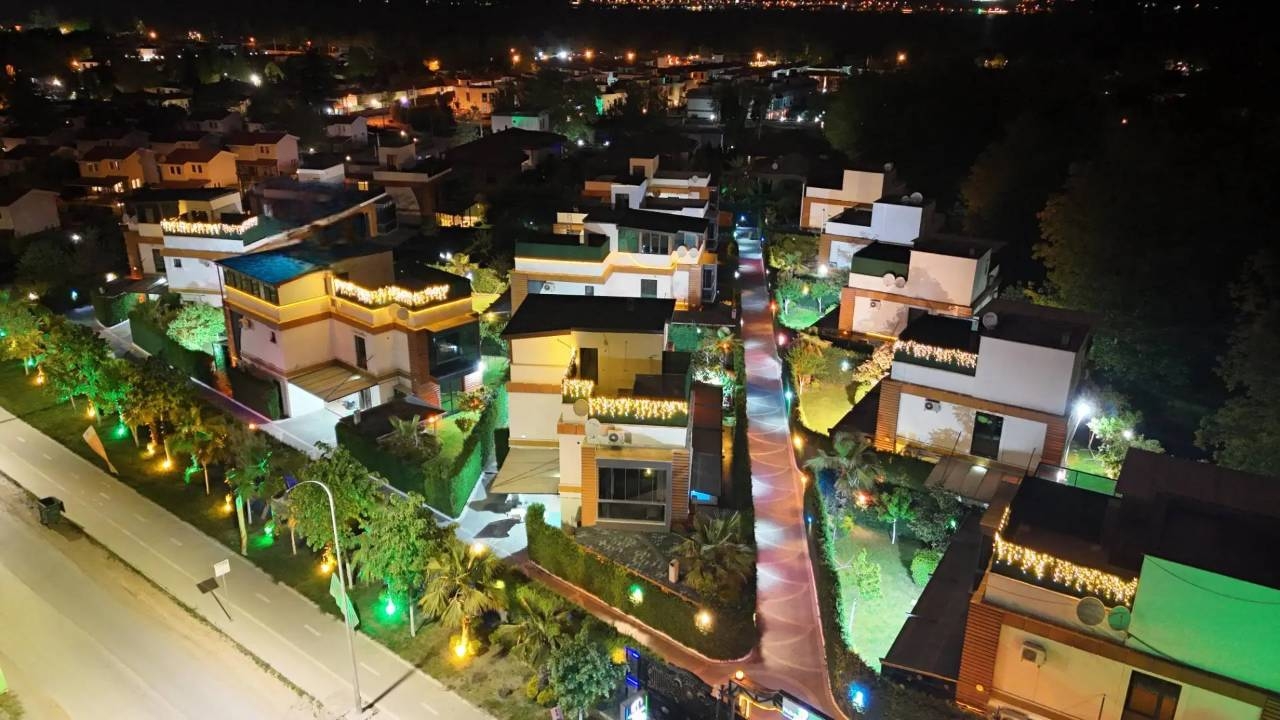 Sakarya Sapanca'da Doğa Manzaralı, Kapalı Isıtmalı Havuzlu, Şık Villa