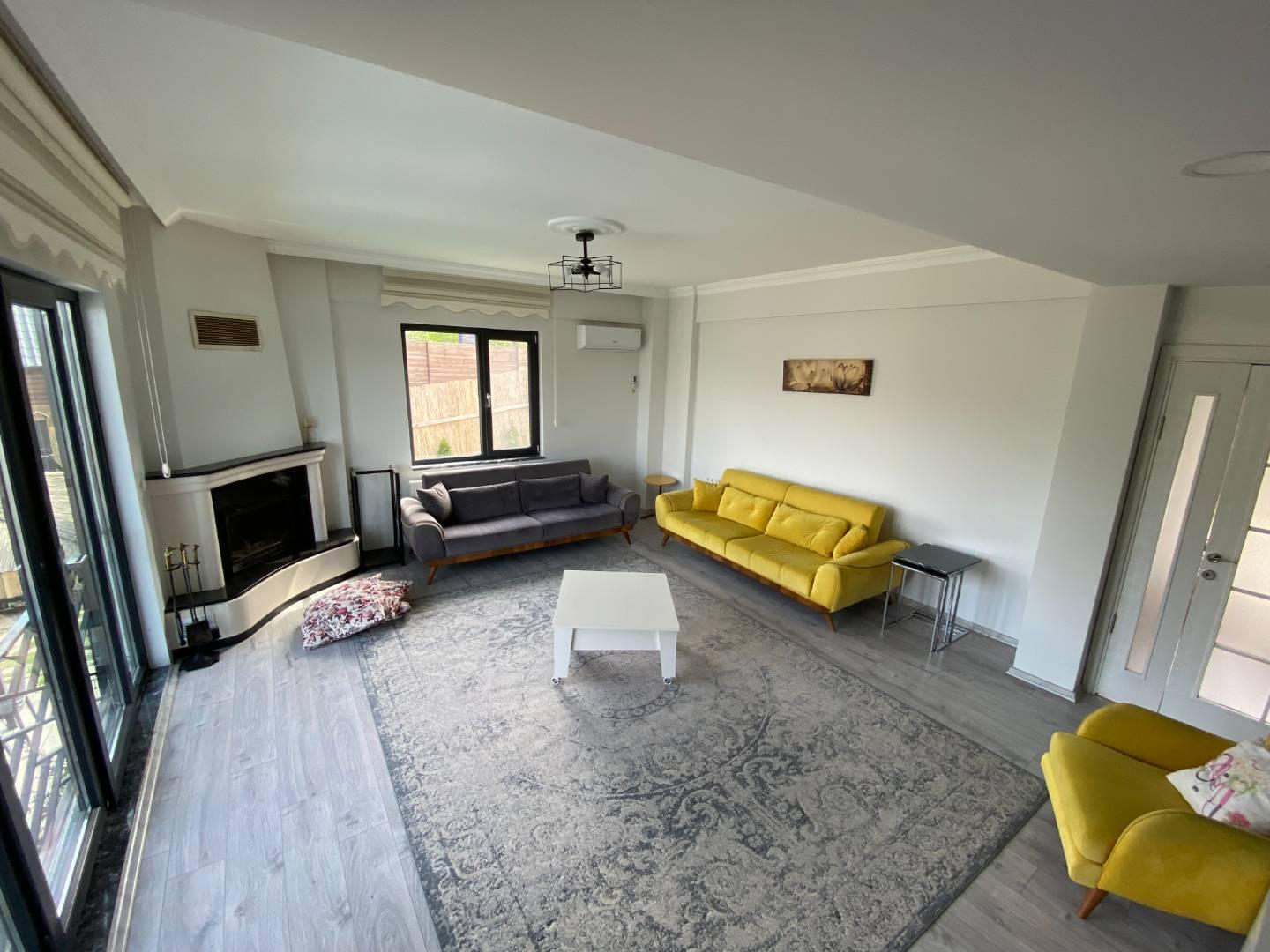 Sakarya Sapanca'da Geniş Bahçeli, Isıtmalı Havuzlu, Konforlu Villa-22838