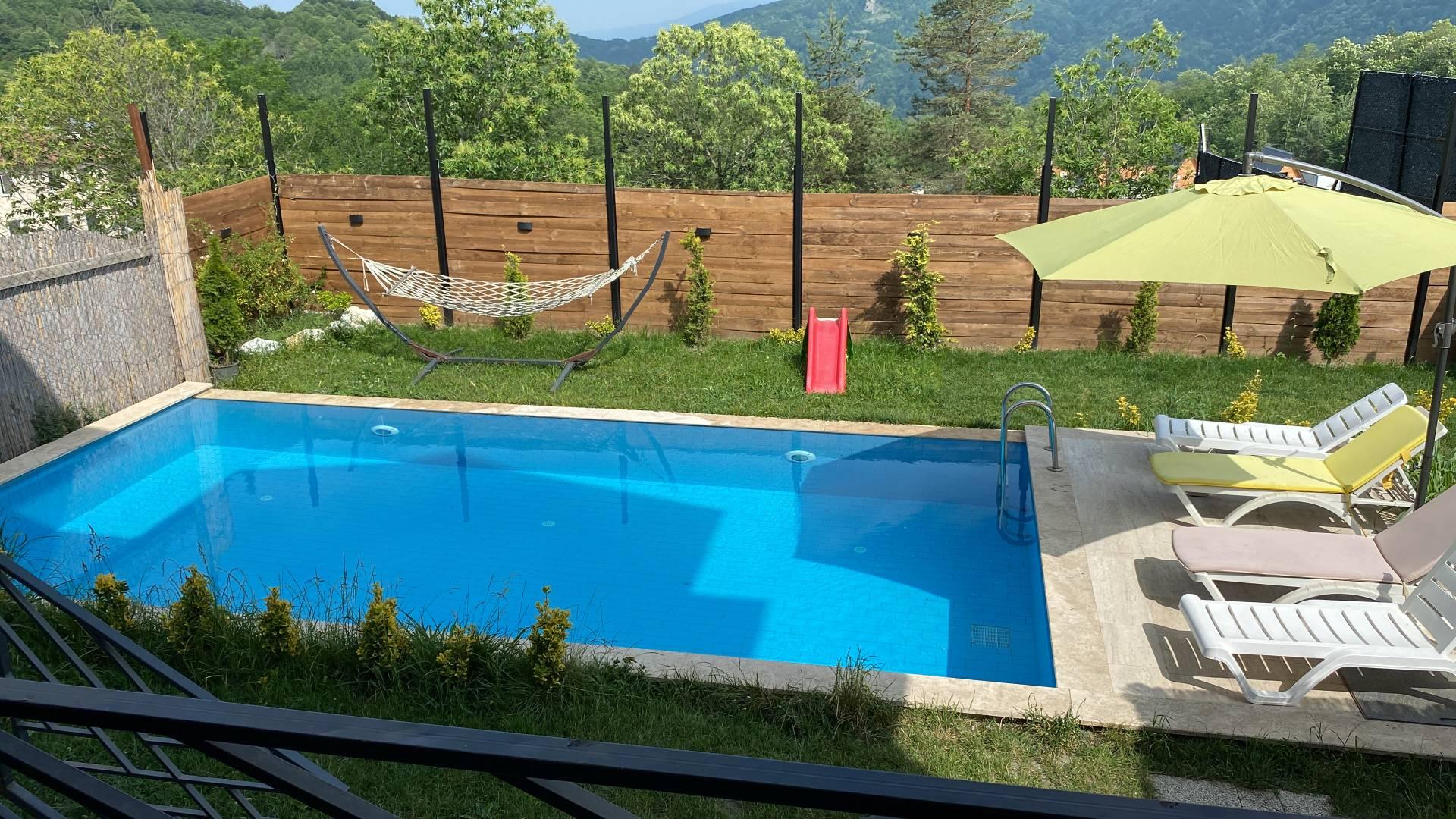 Sakarya Sapanca'da Geniş Bahçeli, Isıtmalı Havuzlu, Konforlu Villa-22838