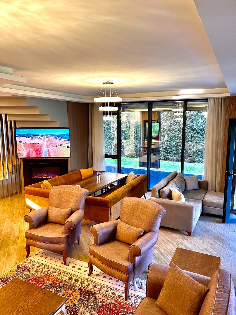 Sakarya Sapanca'da Kapalı Isıtmalı Havuzlu, Modern Tasarımlı Villa