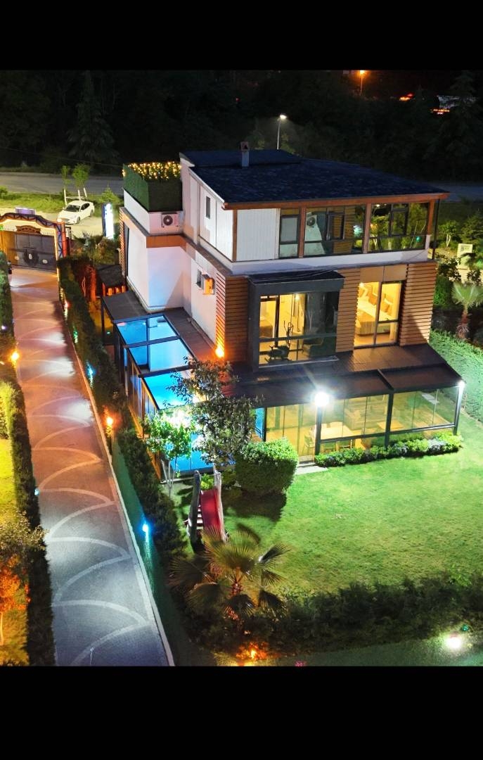 Sakarya Sapanca'da Tesis İçerisinde, Kapalı Havuzlu, Konforlu Villa
