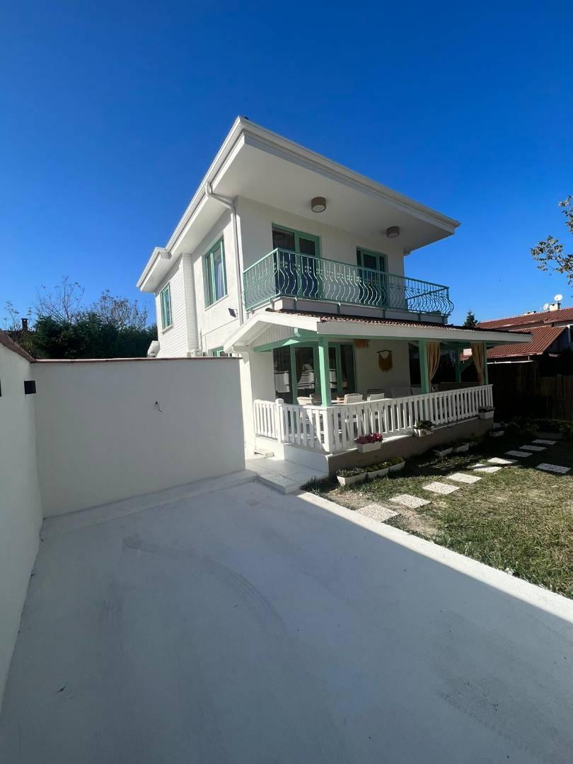 Sapanca Soğuksu'da Elverişli Konumda, Geniş Bahçeli, Kiralık Villa-16507
