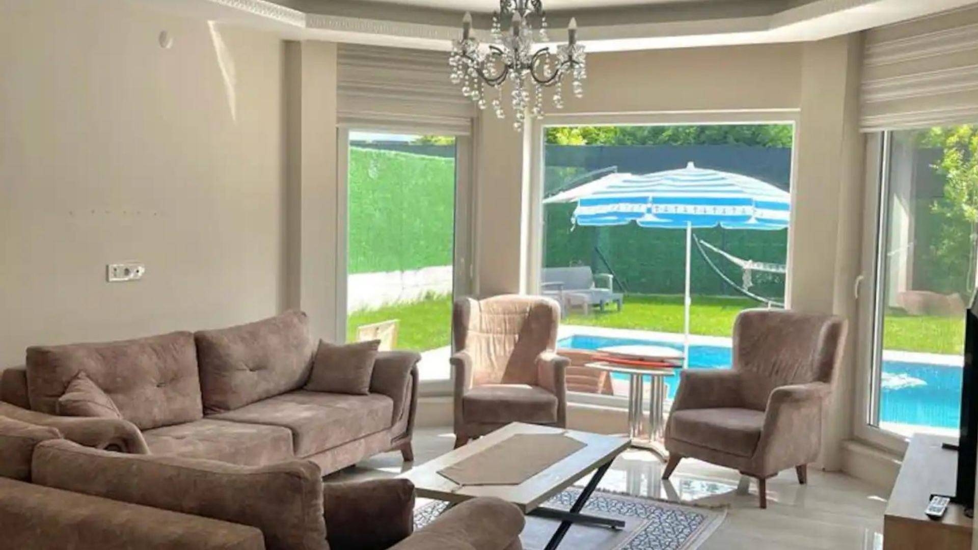 Sapanca Çayiçi'nde Kalabalık Ailelere Uygun, Özel Havuzlu, Şık Villa