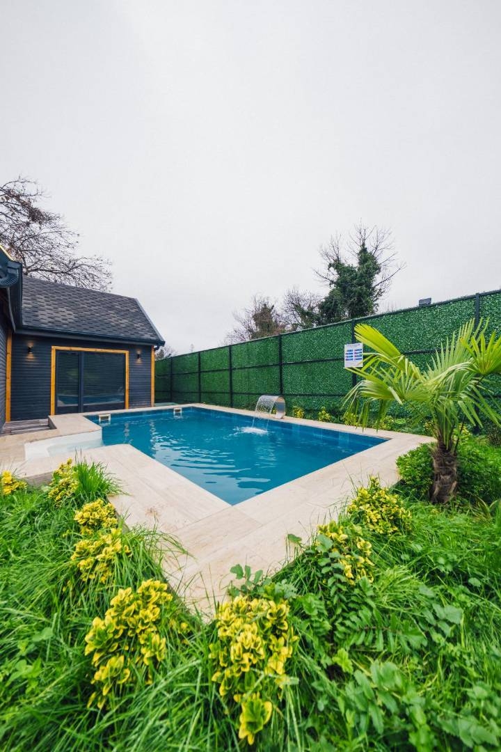 Sapanca Çayiçi'nde Minimalist Tasarımlı, Özel Havuzlu, 2+1 Bungalov