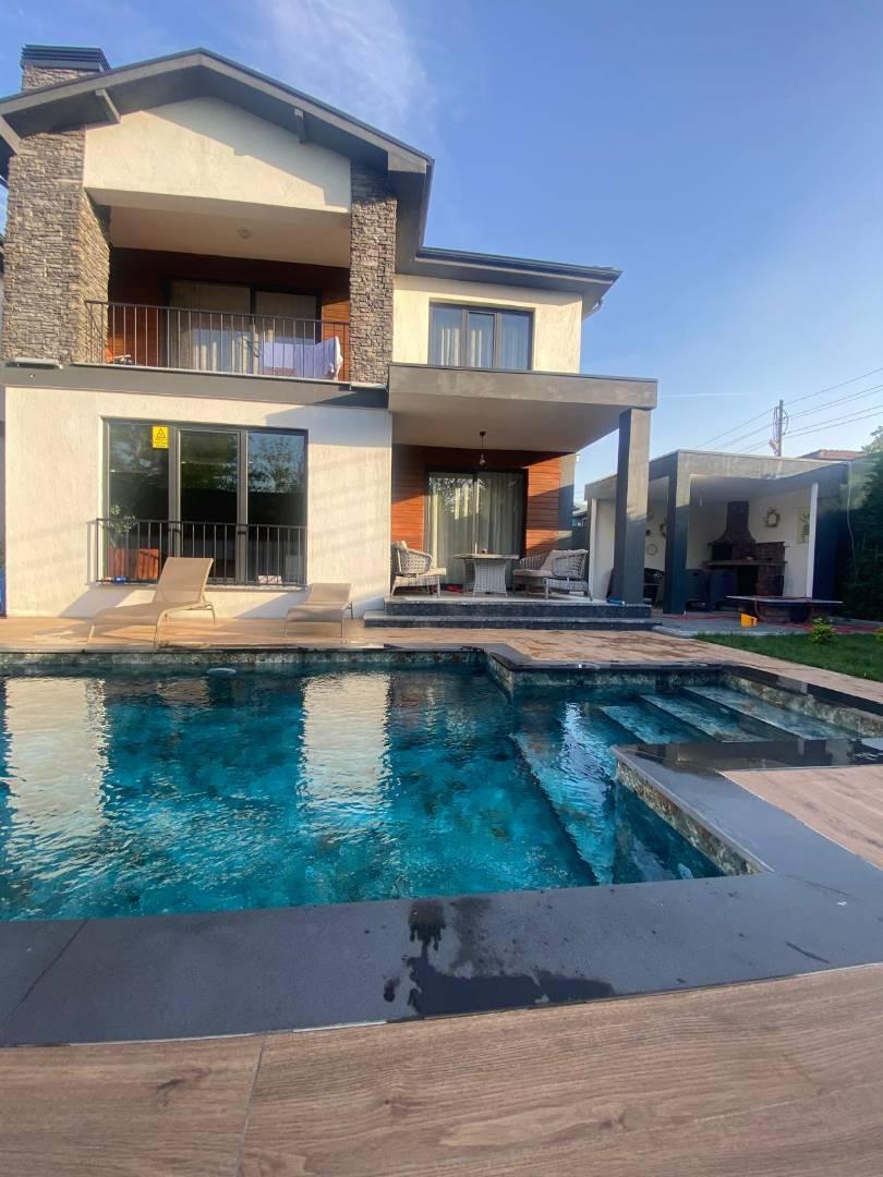 Sapanca Çayiçi'nde Modern Tasarımlı, Isıtmalı Özel Havuzlu, 4+1 Villa-41614