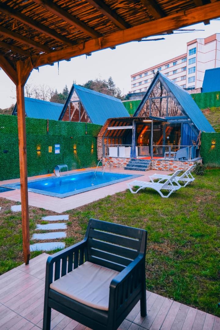 Sapanca Gazipaşa'da Doğa İle İç İçe, Isıtmalı Havuzlu, 2+1 Bungalov