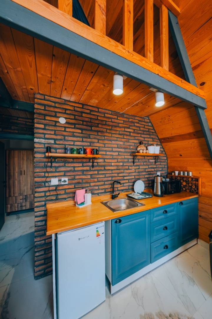 Sapanca Gazipaşa'da Doğa İle İç İçe, Isıtmalı Havuzlu, 2+1 Bungalov