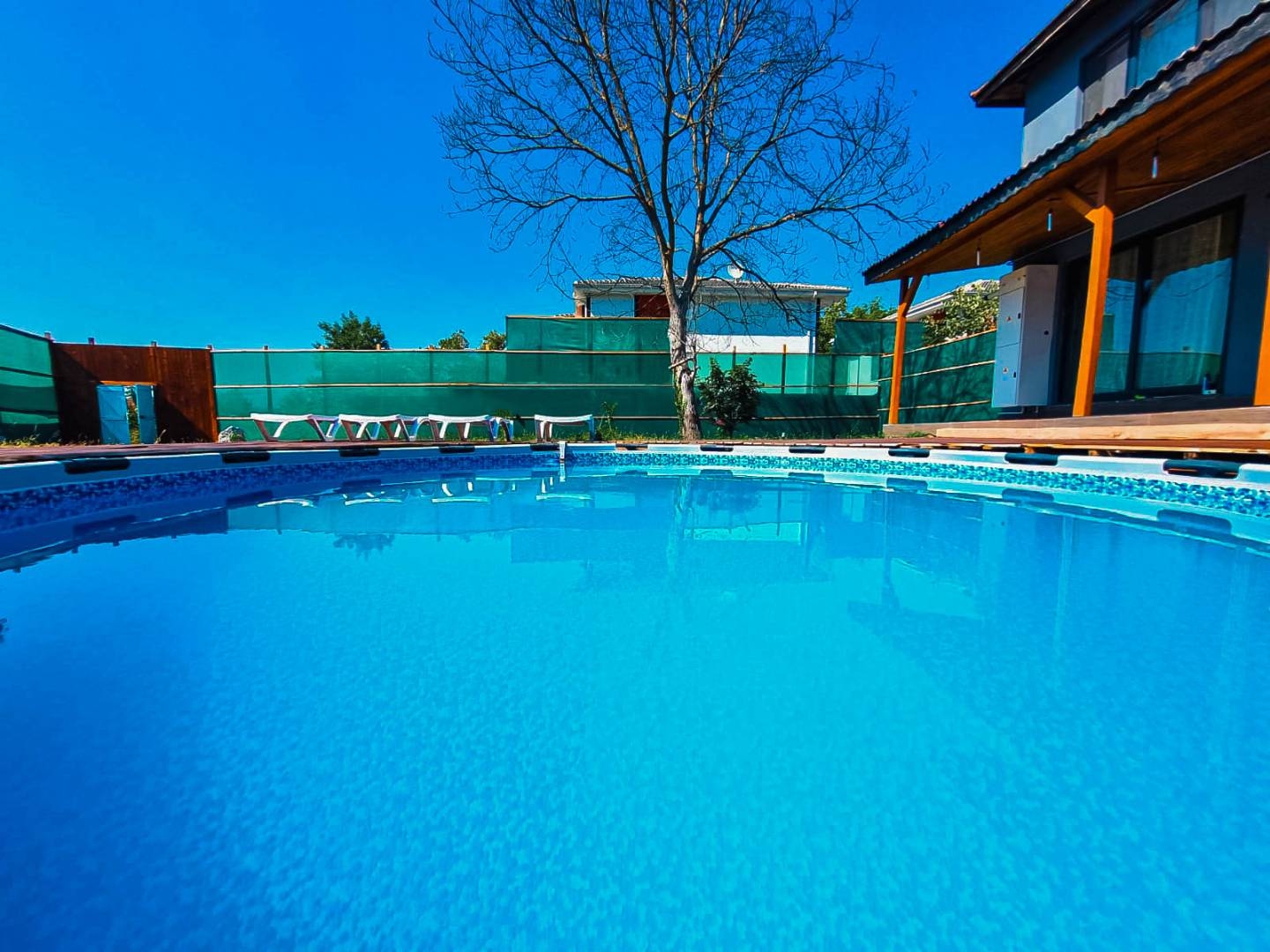 Sapanca Göl'de Geniş Bahçeli, Isıtmalı Havuzlu, Konforlu Villa