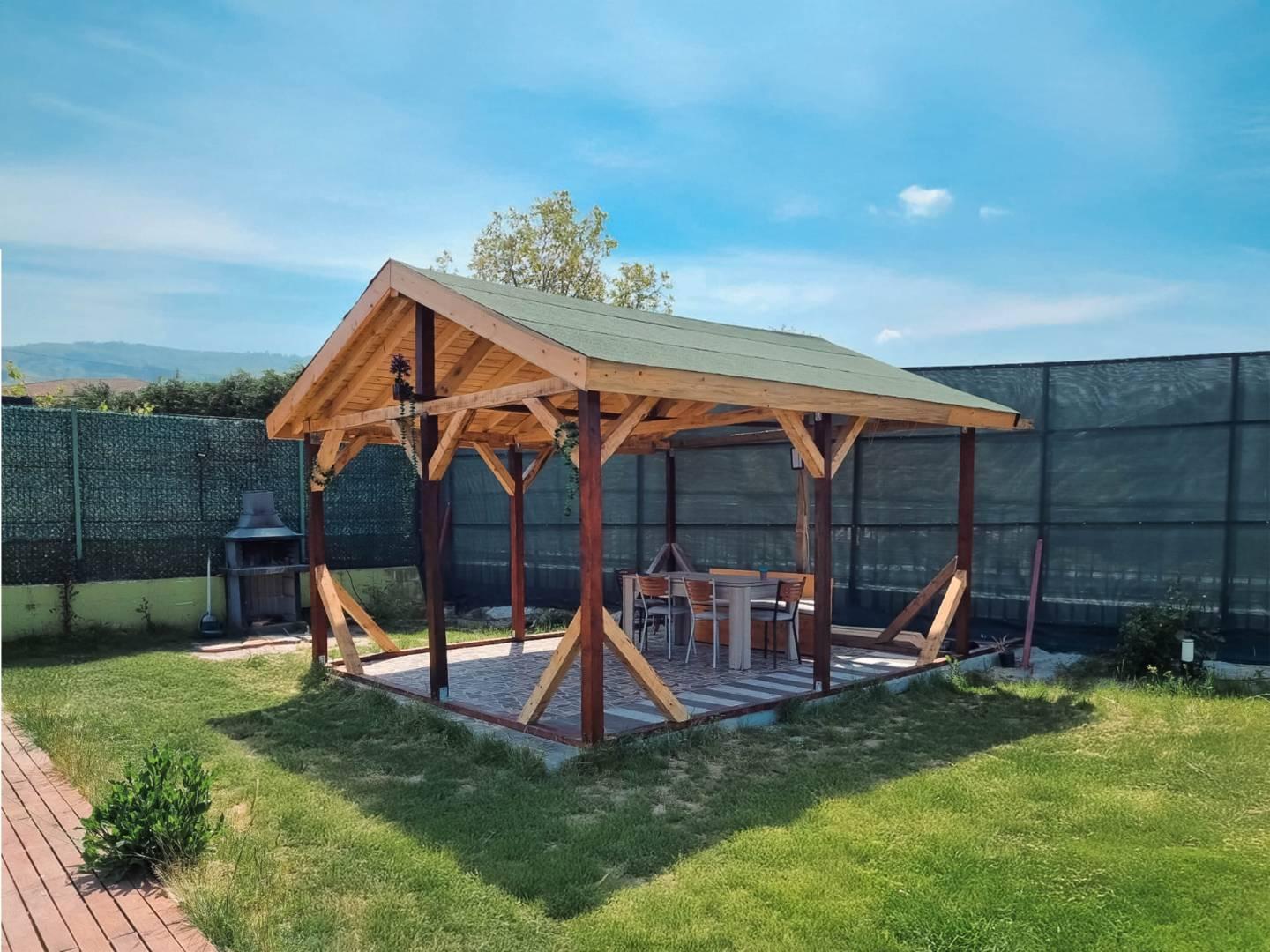 Sapanca Göl'de Geniş Bahçeli, Isıtmalı Havuzlu, Konforlu Villa-40609