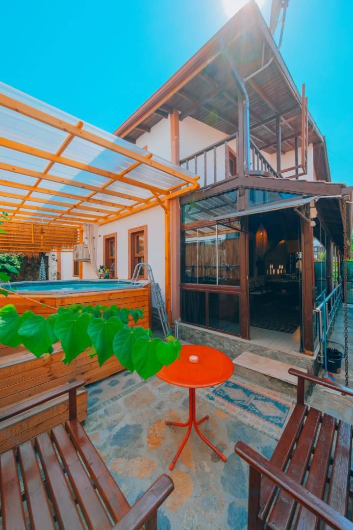 Sapanca Göl'de Otantik Tasarımlı, Isıtmalı Havuzlu, Jakuzili Villa-43571