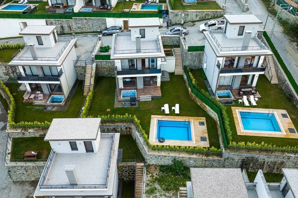 Sapanca Güldibi'nde Doğa İle İç İçe, Özel Havuzlu, Modern Villa