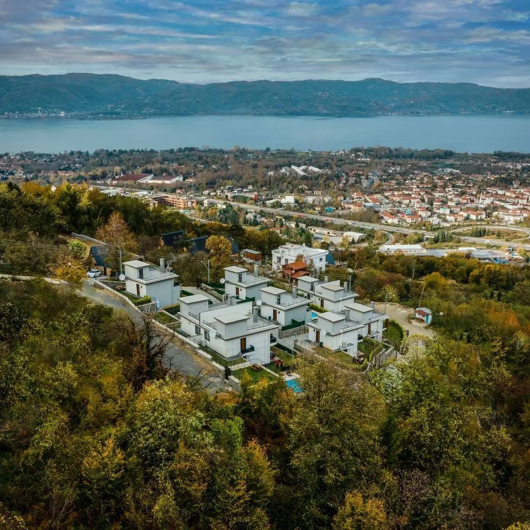 Sapanca Güldibi'nde Doğa İle İç İçe, Özel Havuzlu, Modern Villa